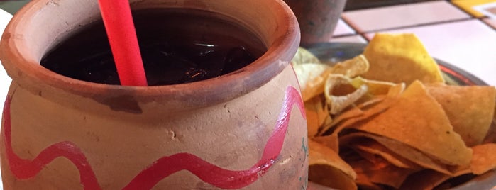La Parilla Mexican Restaurant is one of Tempat yang Disukai Thirsty.