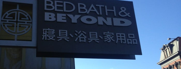 Bed Bath & Beyond is one of Tempat yang Disukai Edwina.