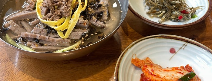 Hamyangjip is one of 한국인이 사랑하는 오래된 한식당 100선.