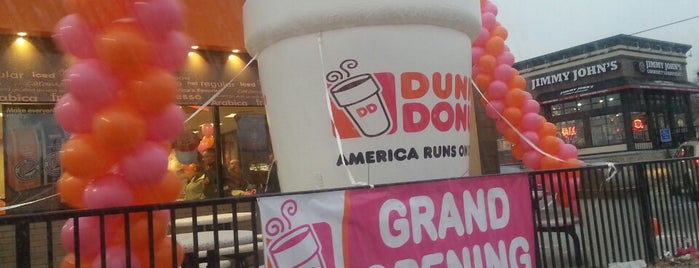 Dunkin' is one of Lugares favoritos de Jackie.