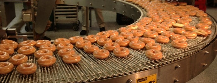 Krispy Kreme Doughnuts is one of Orte, die Stacey gefallen.
