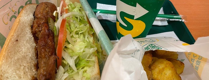 Subway is one of 行き着け.