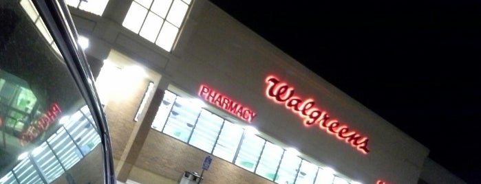 Walgreens is one of Locais curtidos por Nadine.