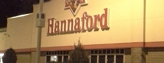 Hannaford Supermarket is one of สถานที่ที่บันทึกไว้ของ Lizzie.