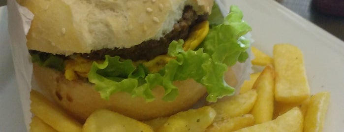 Go Burgers is one of Locais curtidos por Jota.
