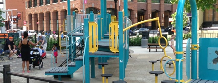 Pearl Street Playground is one of สถานที่ที่ Lover ถูกใจ.