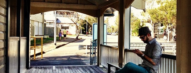Bulimba Ferry Terminal is one of Caitlinさんのお気に入りスポット.