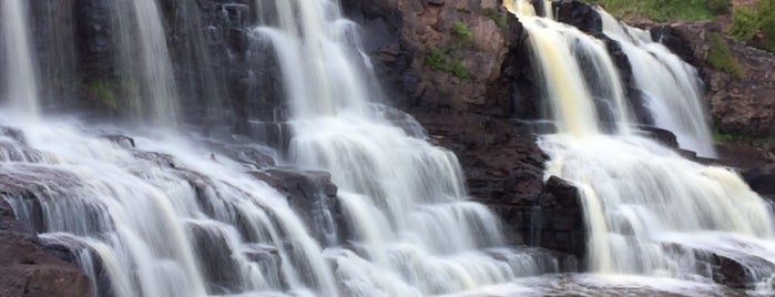 Gooseberry Falls State Park is one of Lizzieさんの保存済みスポット.