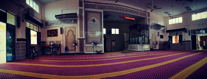 Masjid Ar-Rusydiah is one of Masjid.