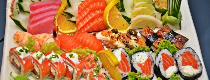 Sakura Teppanyaki and Sushi is one of Posti che sono piaciuti a Vy.
