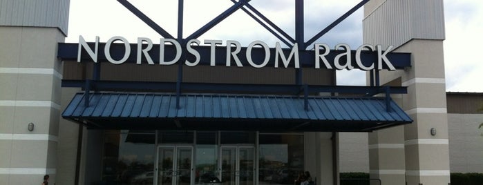 Nordstrom Rack is one of สถานที่ที่ Eric ถูกใจ.