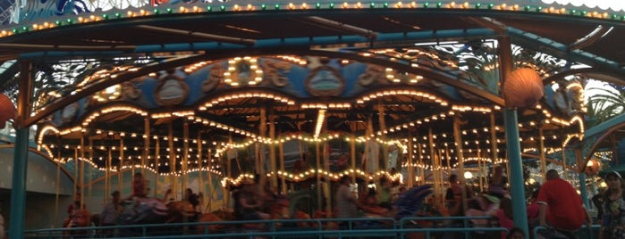 King Triton's Carousel of the Sea is one of สถานที่ที่ Carmen ถูกใจ.