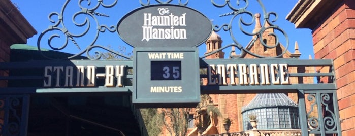 Haunted Mansion is one of Lugares favoritos de Drew.
