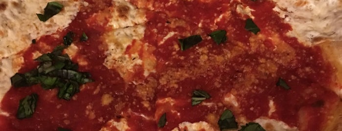 Salvo's Pizzabar is one of Jason: сохраненные места.