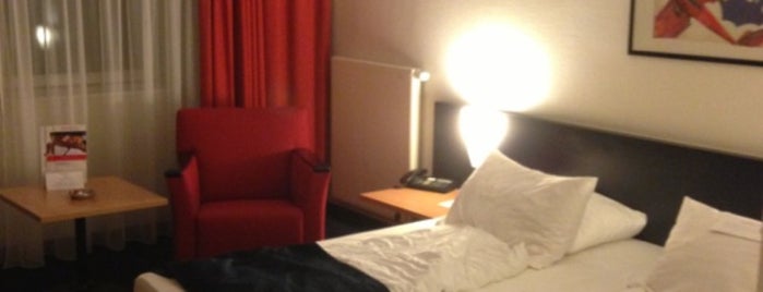 InterCityHotel Frankfurt Airport is one of Ruveydaさんのお気に入りスポット.