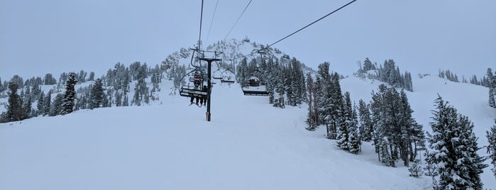Chair 1: Mammoth Mountain (Broadway Express) is one of Lugares favoritos de Andrew.