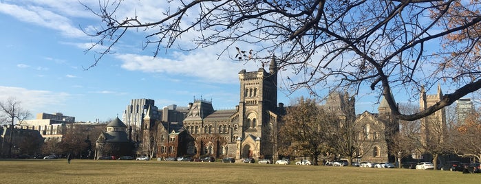 Universidad de Toronto is one of Lugares favoritos de Carl.