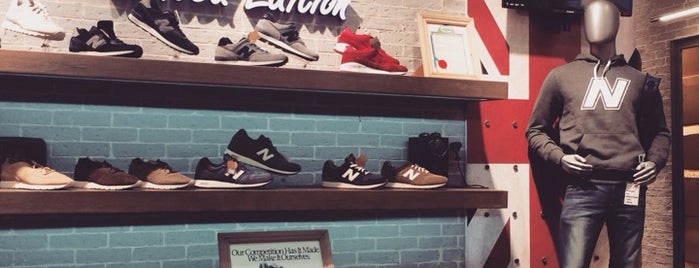 New balance is one of Locais curtidos por cvvh.