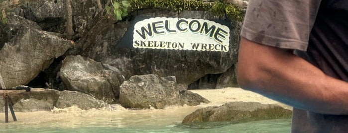 Skeleton Wreck is one of Philippines:Palawan/Puerto/El Nido.