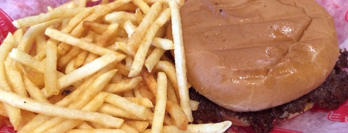 Freddy's Frozen Custard & Steakburgers is one of Lugares guardados de Dorothy.