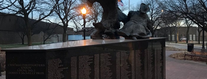 Chicago Fire Department Memorial is one of Tempat yang Disukai Dan.