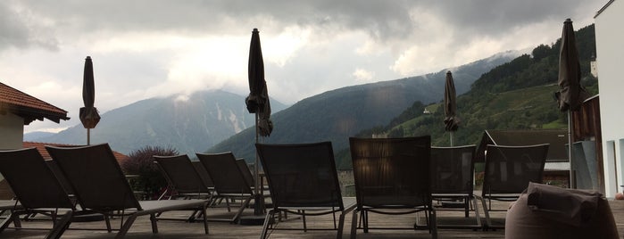 Romantik Hotel Weisses Kreuz is one of Südtirol, Hotel.