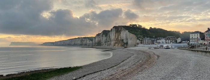 Plage d'Yport is one of Lugares favoritos de Natalya.