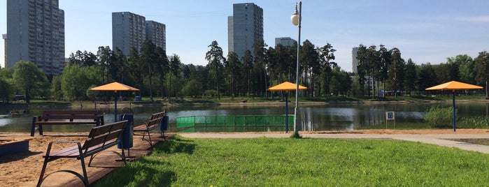 Школьное озеро is one of Парки.