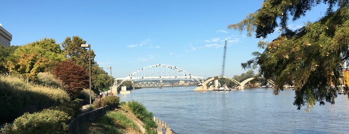 Broadway Bridge is one of Arkansas River Trail.