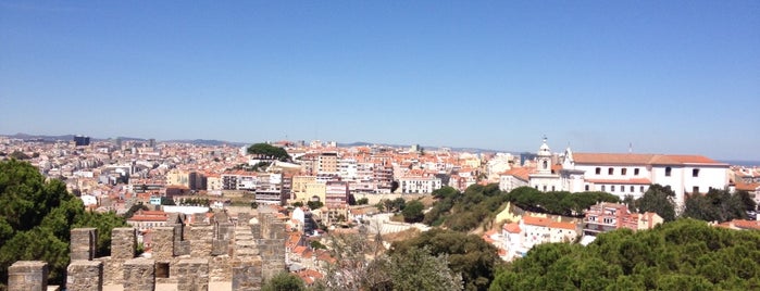 Castelo de São Jorge is one of Tempat yang Disukai Pavel.