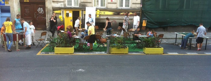 CAFE & PUB Żółty Balonik is one of Poznan.