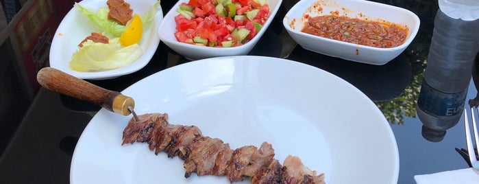 Sahra Erzurum Cag Kebabı is one of İstanbul yemek.