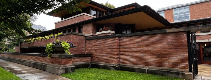 Frank Lloyd Wright Robie House is one of University of Chicago.