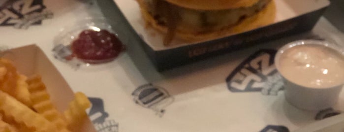 42 Original Burger is one of Natáliaさんの保存済みスポット.