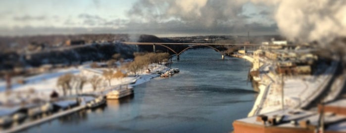 Crowne Plaza St. Paul-Riverfront is one of Chris’s Liked Places.