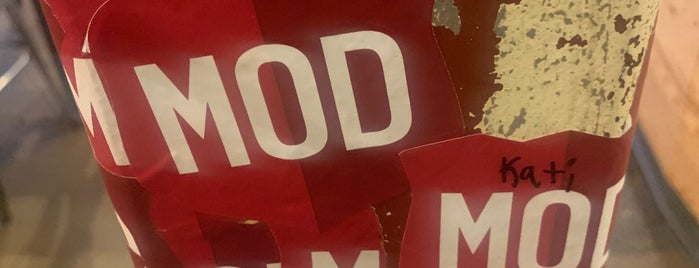 Mod Pizza is one of Locais curtidos por Drew.