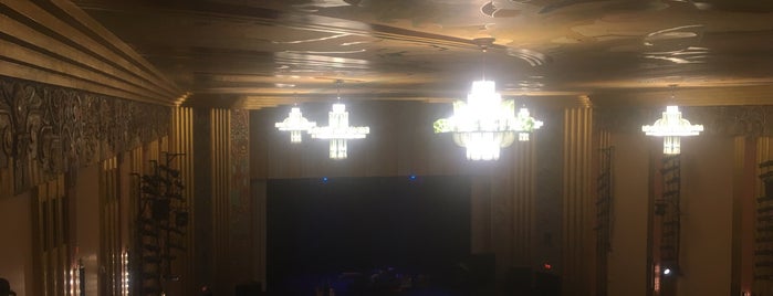 Cascade Theater is one of Lugares favoritos de Melanie.