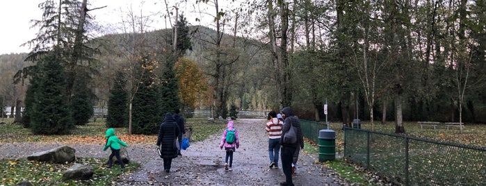 Barnet Marine Park is one of Parks.