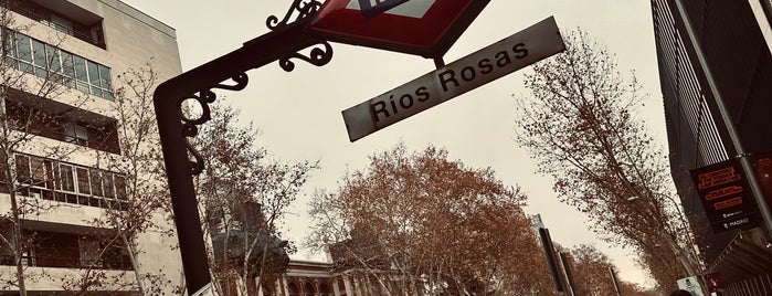 Metro Ríos Rosas is one of Transporte.