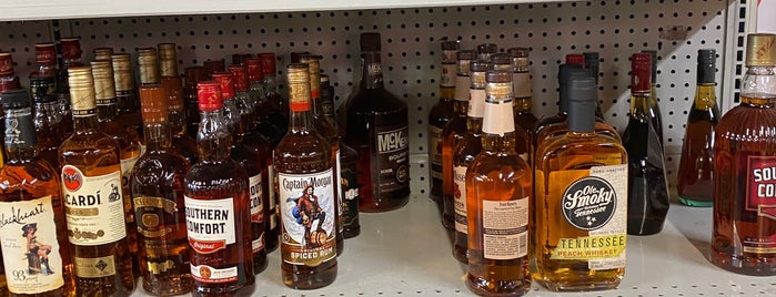 DIA Liquor Store is one of Lugares favoritos de Kevin.