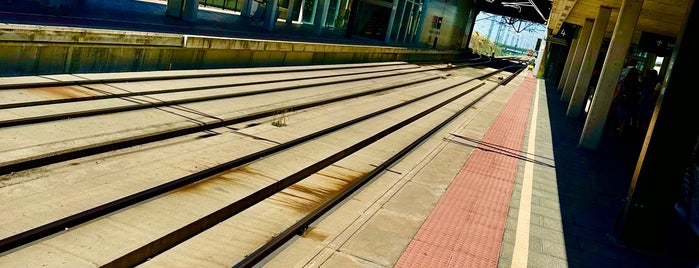 Estación de Segovia-Guiomar is one of Posti che sono piaciuti a Denis.