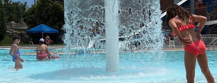 Maplewood Family Aquatic Center is one of Lieux qui ont plu à Renee.