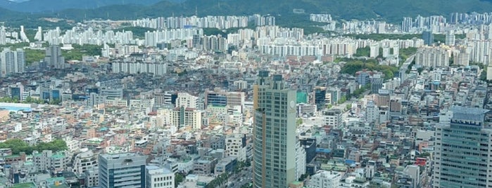 Signiel Seoul is one of Luxury Hotels : Korea.