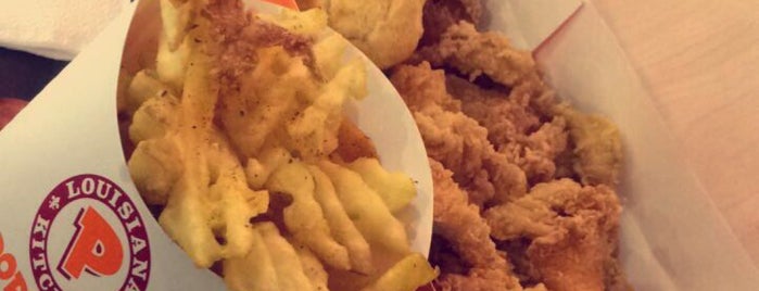 Popeyes Louisiana Kitchen is one of Lugares favoritos de Millicent.