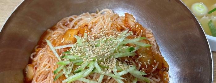 미러칼국수 is one of Noodle.