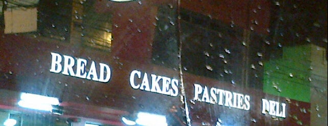 Linda's Bakery is one of Locais curtidos por Stef.