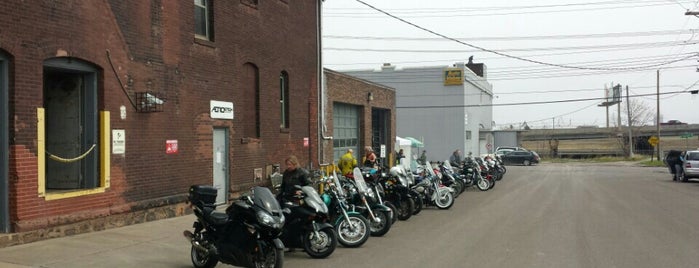 Aerostich Rider Warehouse is one of Lieux qui ont plu à LoneStar.