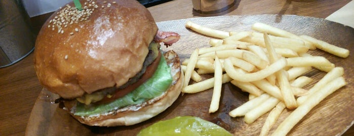 ISLAND BURGERS is one of Tokyo Burger Joints.