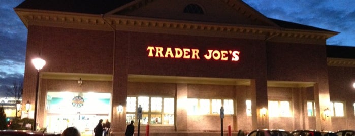 Trader Joe's is one of Locais curtidos por Reony.