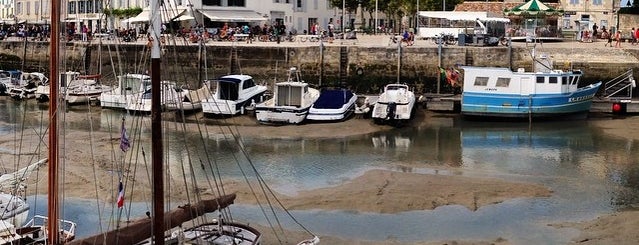 Saint-Martin-de-Ré is one of Lieux qui ont plu à Bernard.